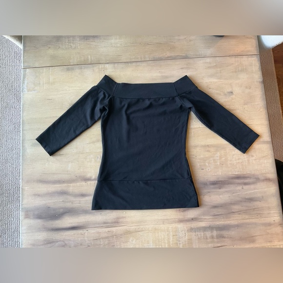 Susana Monaco Black Top off the shoulder quarter length sleeves - Picture 6 of 8